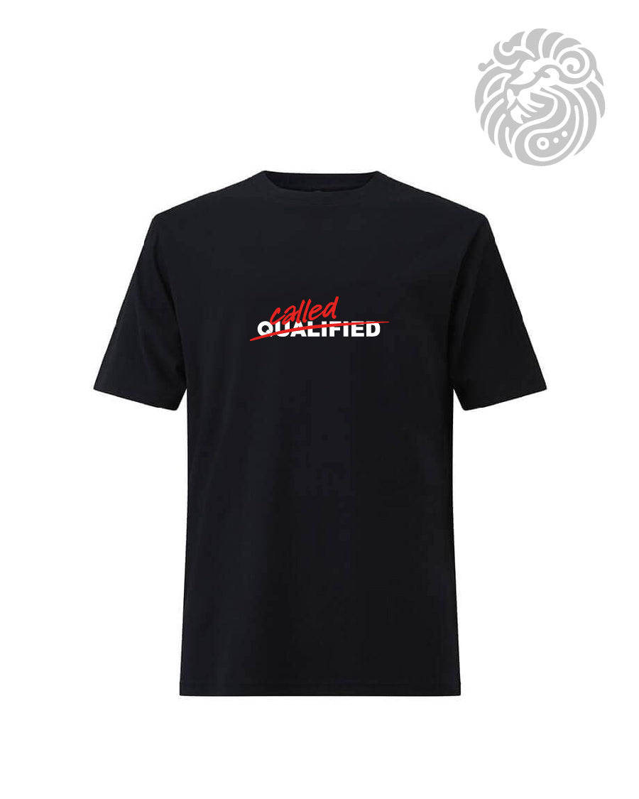 Morisen Called T-Shirt – Schwarzes Christian Shirt mit „Called not Qualified“-Design und Löwenlogo